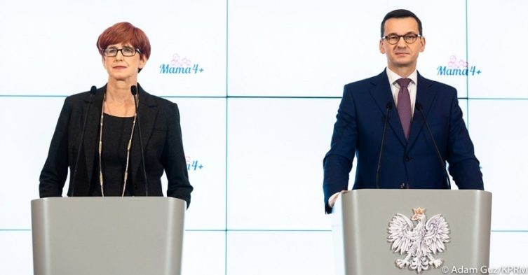 Program Mama 4 Plus przyjęty przez rząd.